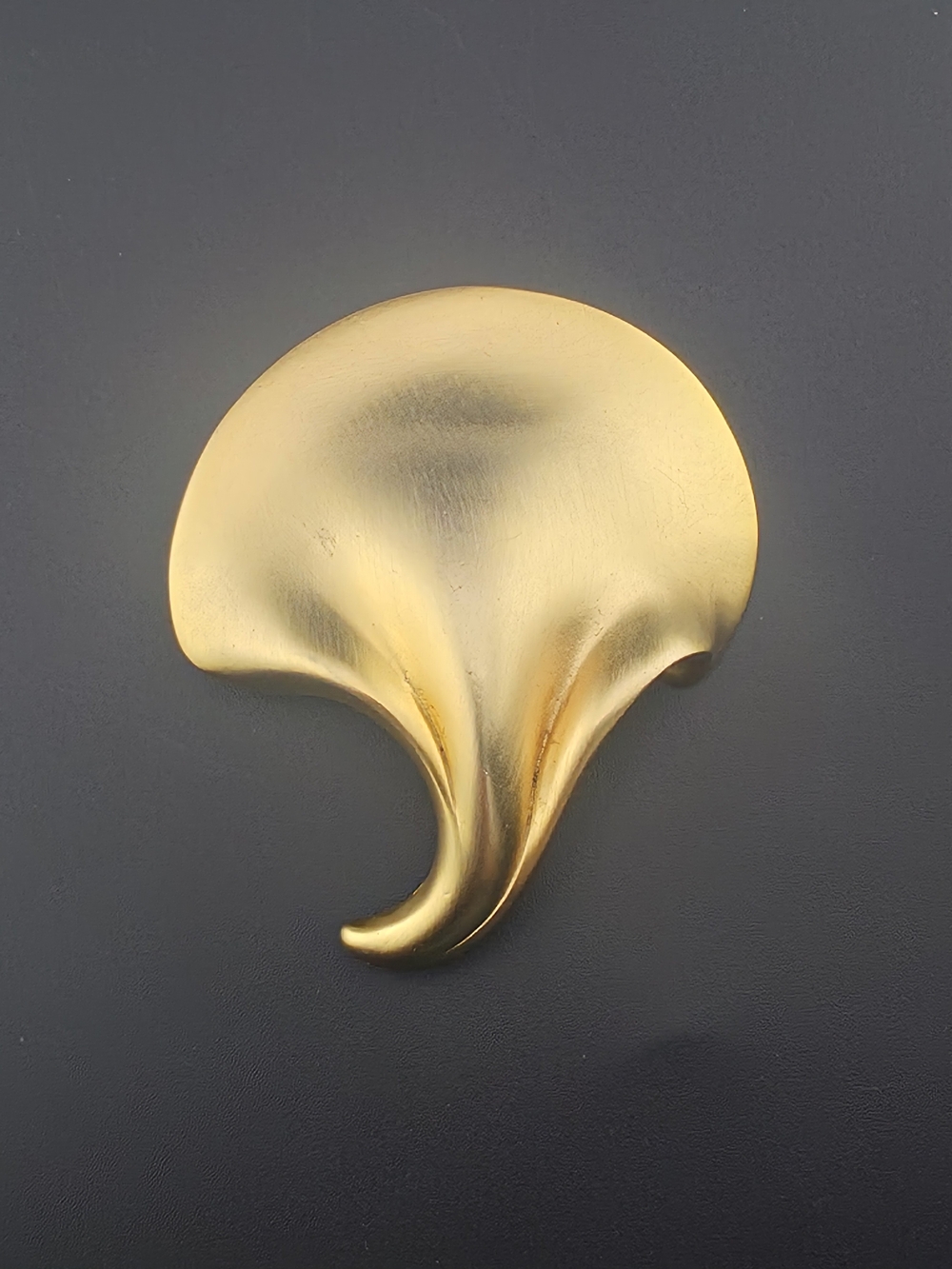 Large Matt Brushed Gold Tone Leaf Flower Statement Broch Pin 2.5"
